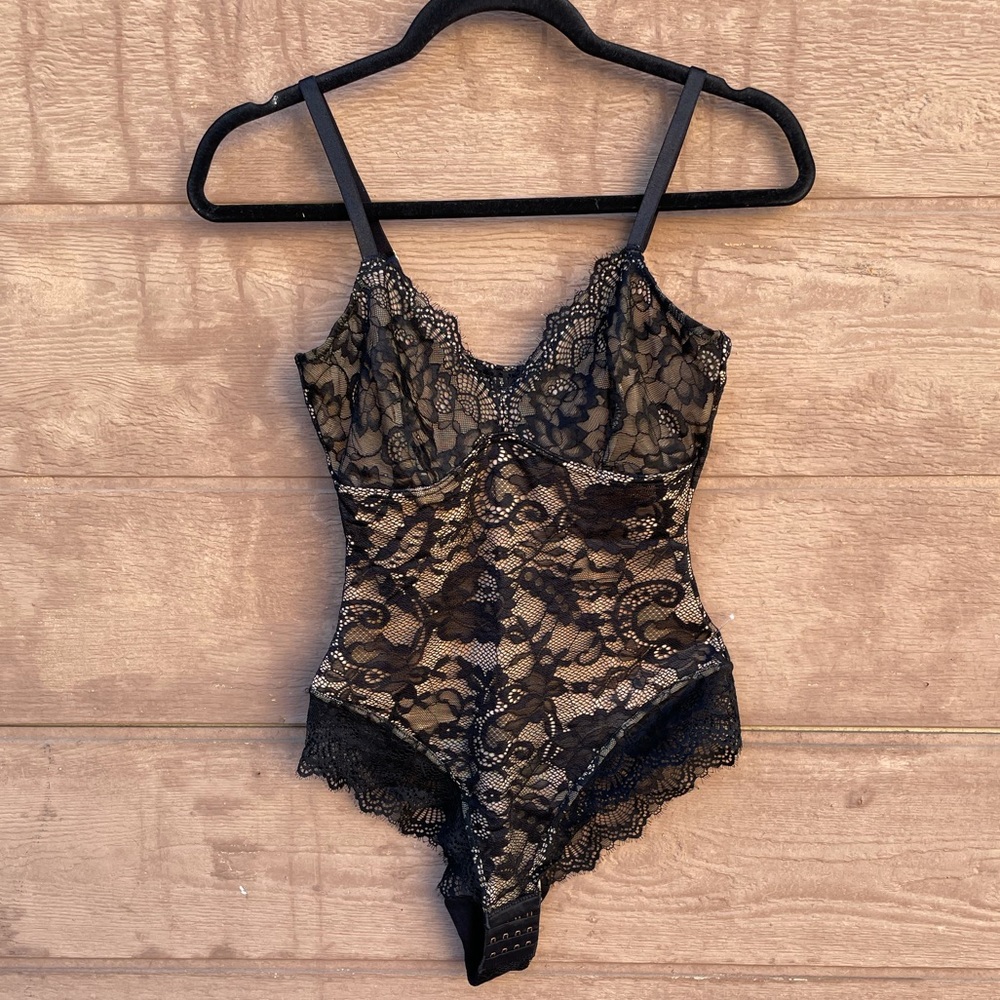 Pinsy Shaping Lace Shapewear Bodysuit NWOT